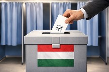 O mână introduce un buletin de vot într-o urnă electorală cu steagul Ungariei.
