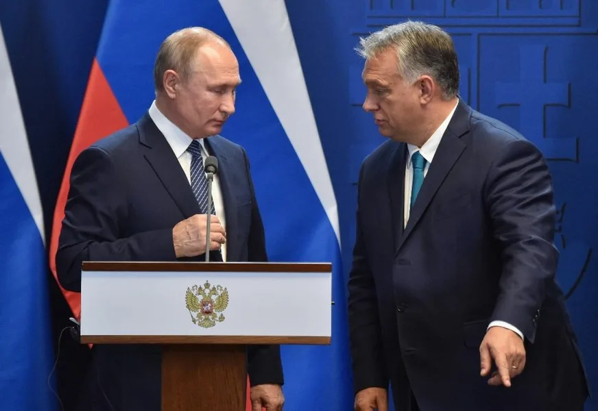 Vladimir Putin și Viktor Orban discutând despre influența rusească în Europa.