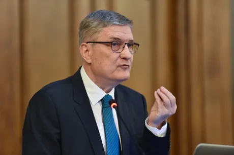 Daniel Dăianu discutând despre măsurile bugetare și impactul energetic.