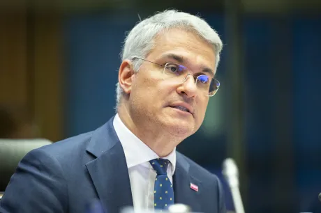 Dragoș Pîslaru vorbește în Parlament despre legea salarizării unitare.
