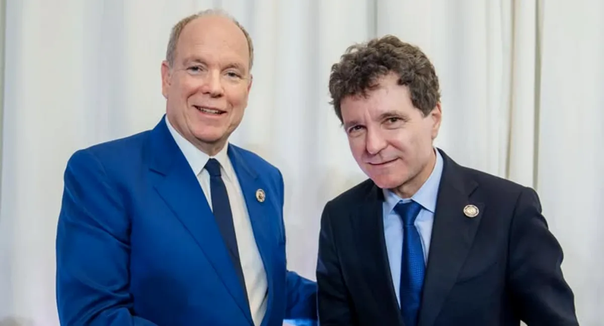 Nicușor Dan și Principele Albert al II-lea la summitul de la Erevan.