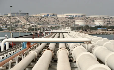 Instalații petroliere pe insula Kharg, un punct strategic pentru Iran.