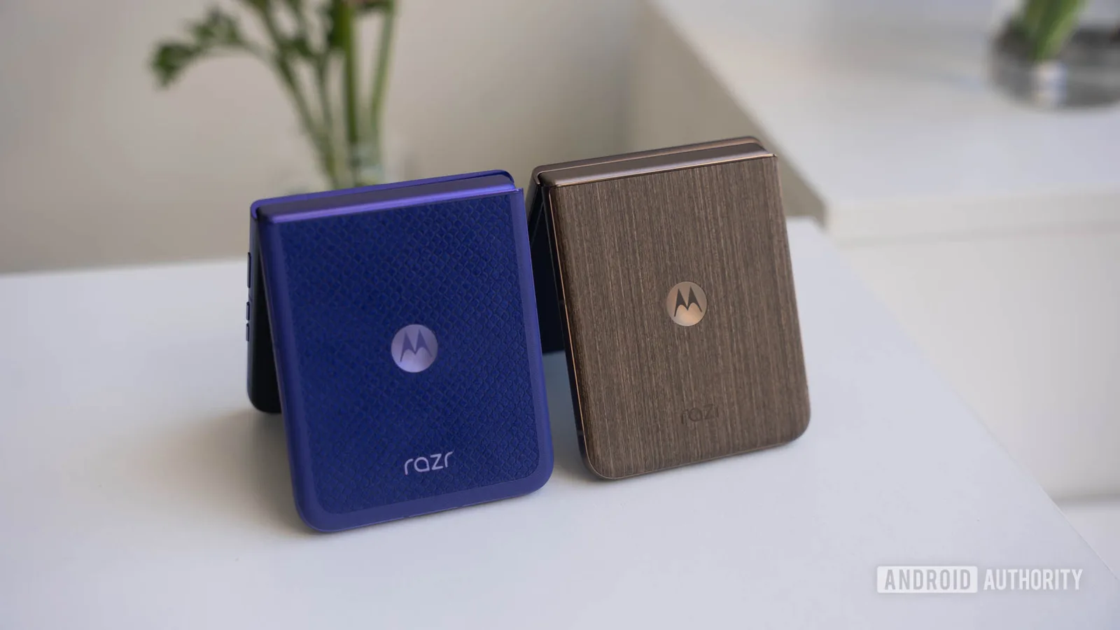 Modele Motorola Razr Ultra 2026 și Razr Fold cu design modern și baterii inovatoare.