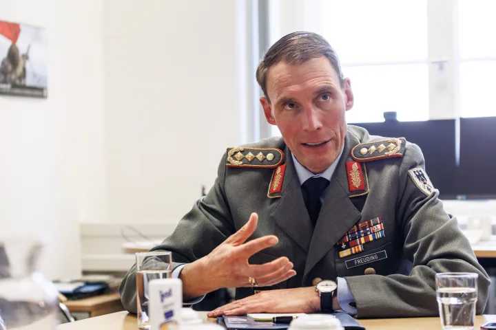 Generalul german discută despre transformările câmpului de luptă modern.