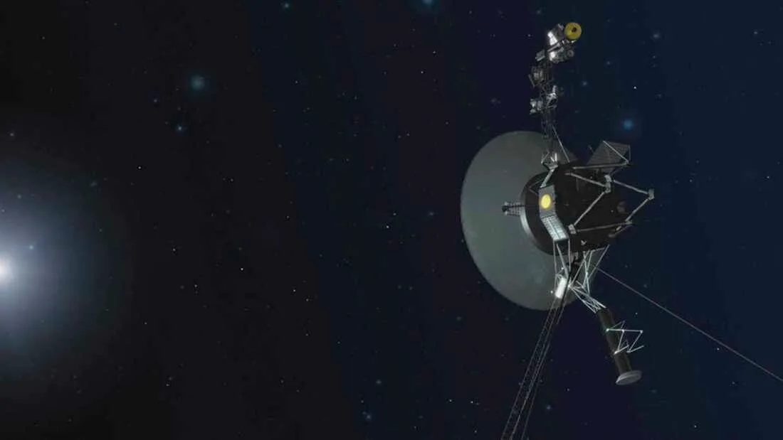 Voyager 1 în spațiu, explorând mediul interstelar.