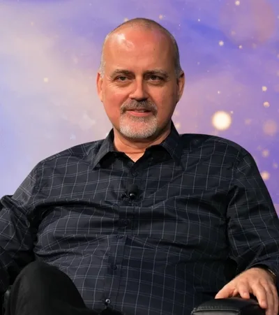 Mike Rockwell, șeful Siri, analizează opțiuni de carieră în Apple.