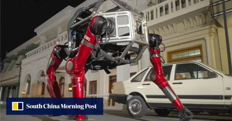 Robotul GD01 de la Unitree, capabil să se transforme între mers biped și pe patru picioare.
