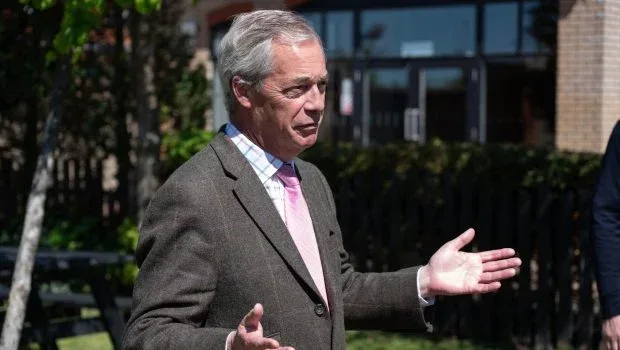 Nigel Farage discutând despre influența banilor în politica britanică.