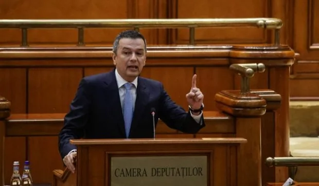 Sorin Grindeanu discută despre finanțările pentru Aeroportul Oradea în Parlament.