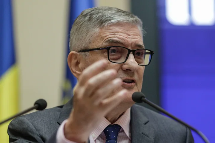 Daniel Dăianu discută despre impactul instabilității politice asupra leului.