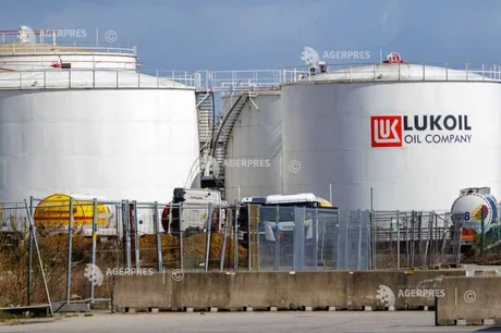 Rezervoare de petrol Lukoil, simbol al activelor internaționale în vânzare.