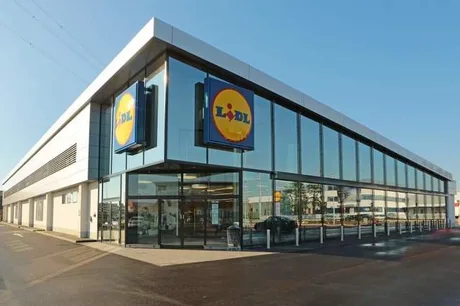 Reorganizarea rafturilor Lidl pentru o experiență de cumpărare mai eficientă.