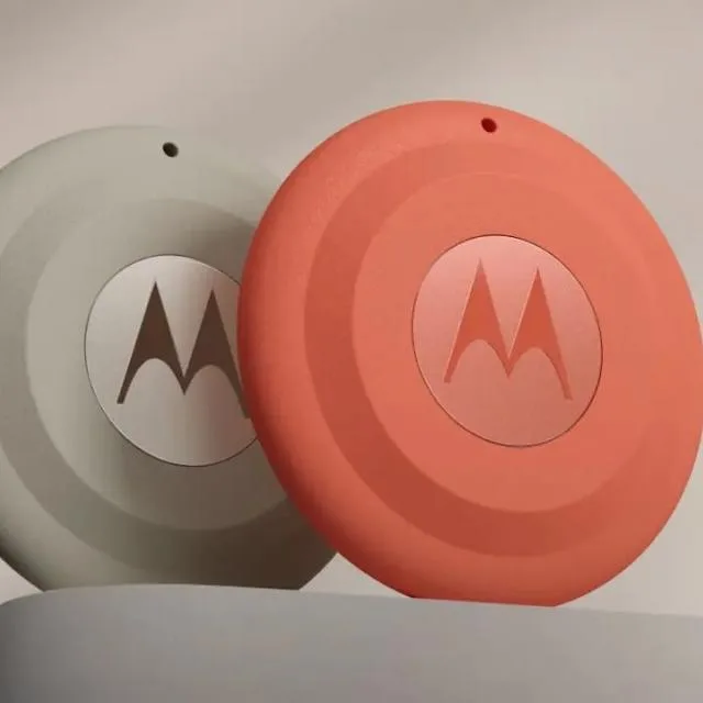 Dispozitive Moto Tag 2 în culori variate, ideale pentru localizarea obiectelor personale.