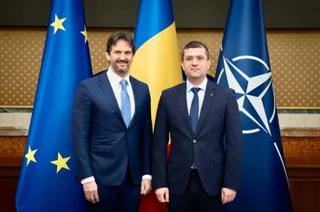 Miniștrii apărării din România și Slovacia discută despre cooperarea în producția de armament.