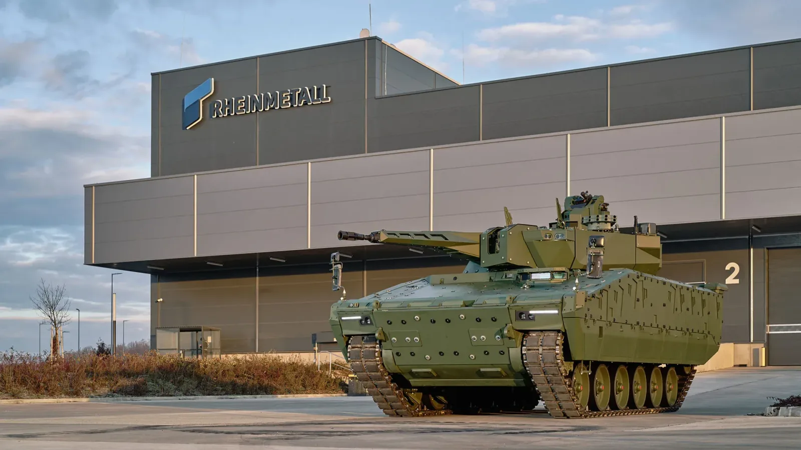 Reprezentant Rheinmetall discutând despre contractele SAFE în România.