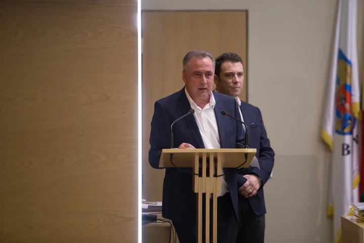 Reținerea președintelui Autorității Vamale Române într-un caz de fals și uz de fals.