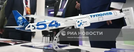 Modelul concept Tu-454 expus la Forumul Rus de Venture Capital din Kazan.
