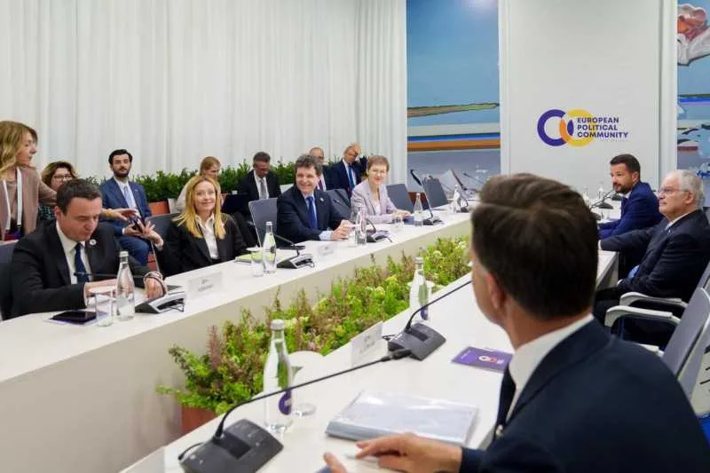 Nicușor Dan discută despre amenințările hibride la summitul CPE.
