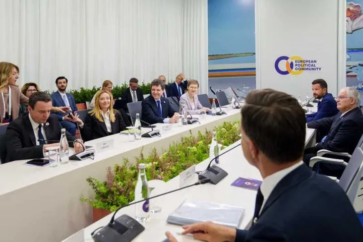 Nicușor Dan discută despre amenințările hibride la summitul CPE.