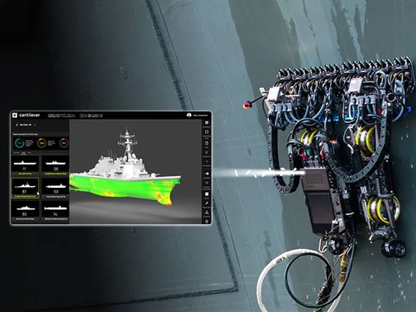 Roboți autonomi inspectând nave pentru mentenanță eficientă și rapidă.