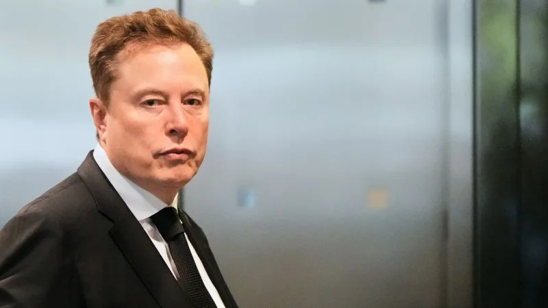 Elon Musk în fața instanței, discutând despre OpenAI și acuzațiile aduse.