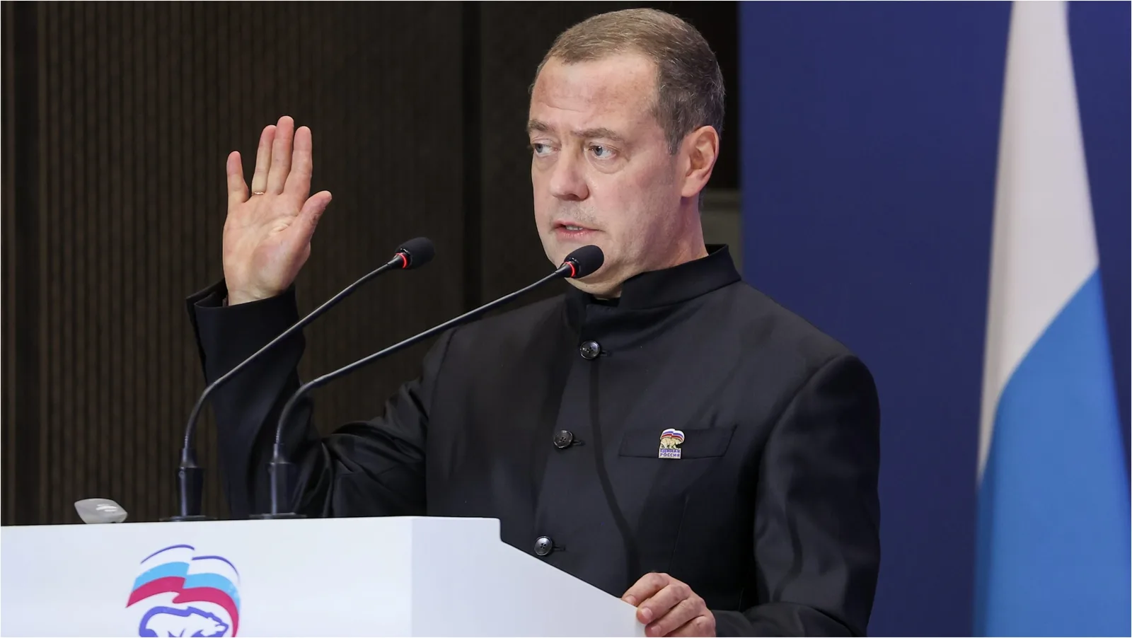 Dmitri Medvedev vorbește despre reducerea diplomaților UE în Kiev.