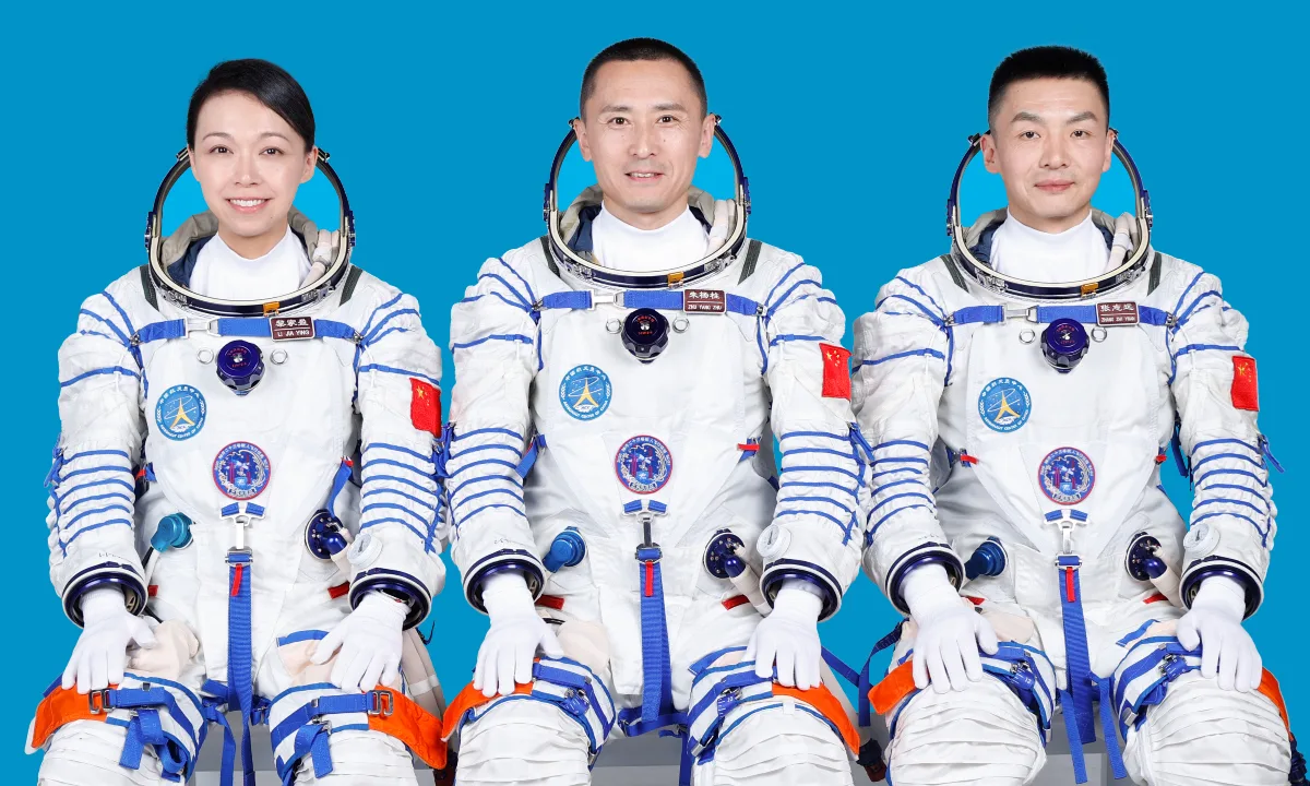 Echipajul misiunii Shenzhou-23 pregătit pentru lansare în spațiu.