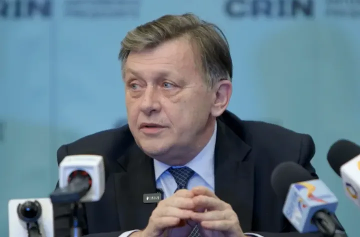 Crin Antonescu discutând despre mesajul lui Nicușor Dan în contextul Zilei Europei.