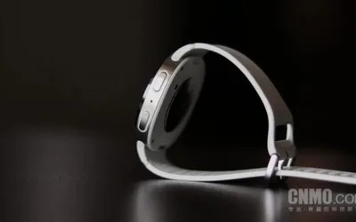Ceas inteligent cu design modern, pregătit pentru lansare.