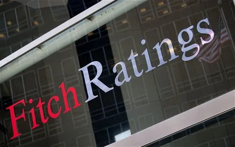 Logo-ul Fitch Ratings, simbol al evaluării financiare globale.