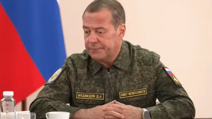 Dmitri Medvedev avertizează că Uniunea Europeană ar putea deveni o alianță militară ostilă Rusiei - risc mai mare decât NATO pentru securitatea rusă