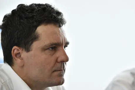 Nicușor Dan discutând despre combaterea corupției și crimei organizate.