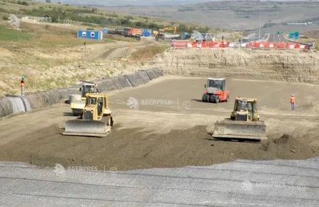 Lucrări de construcție pentru tronsonul Moțca-Târgu Frumos al autostrăzii A8.