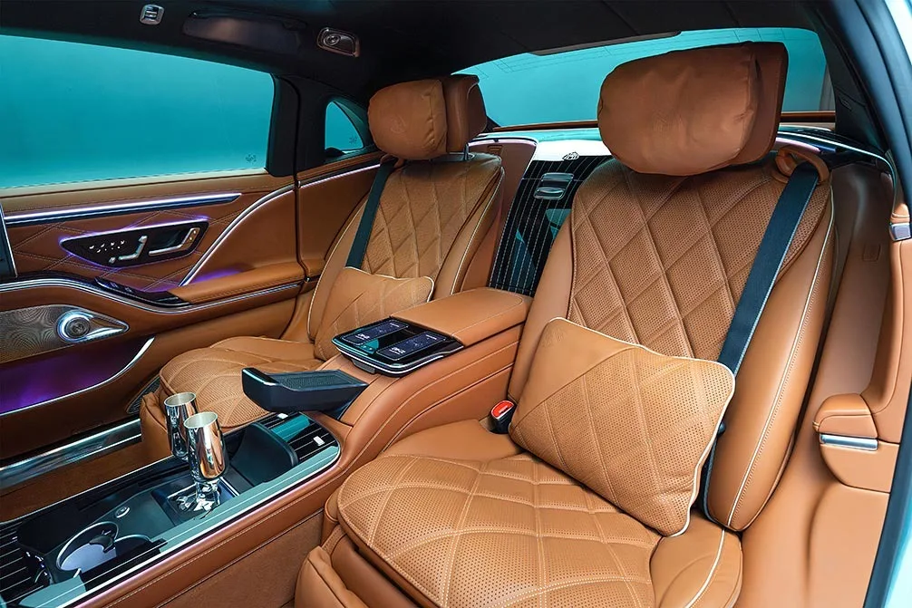 Interiorul luxos al Mercedes-Maybach S-Class facelift, tapițerie de calitate.