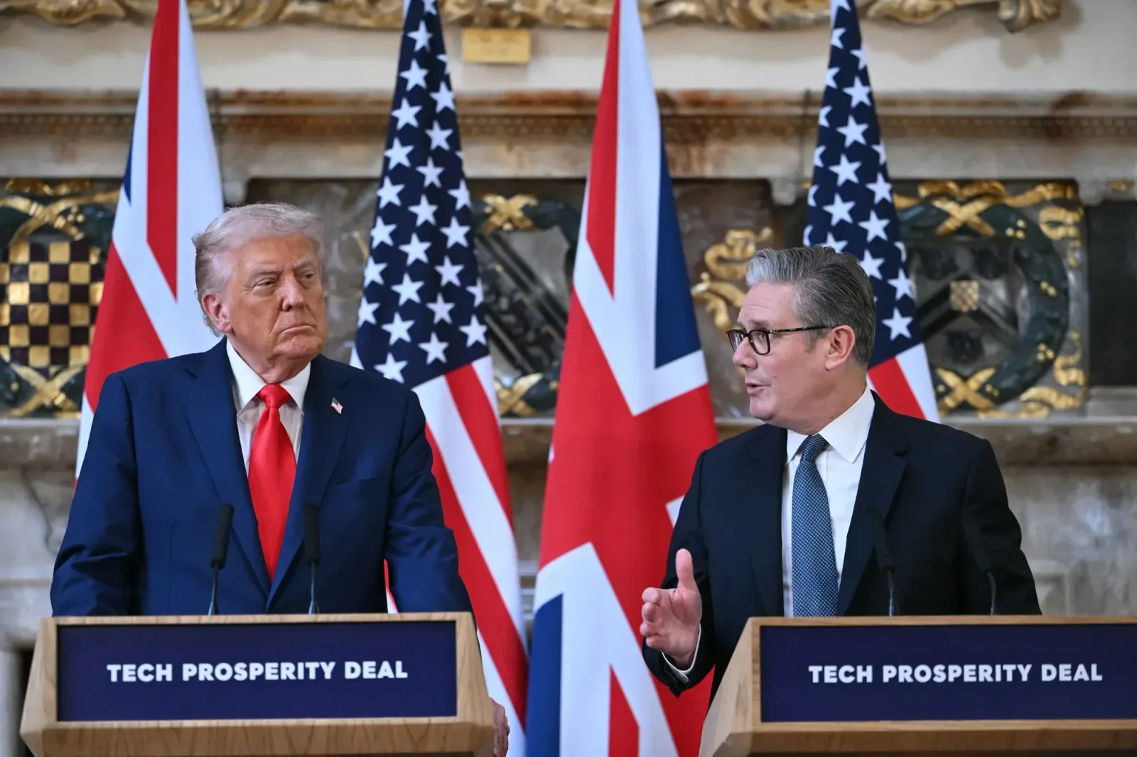 Donald Trump și Keir Starmer discută despre acordul comercial SUA-Marea Britanie.