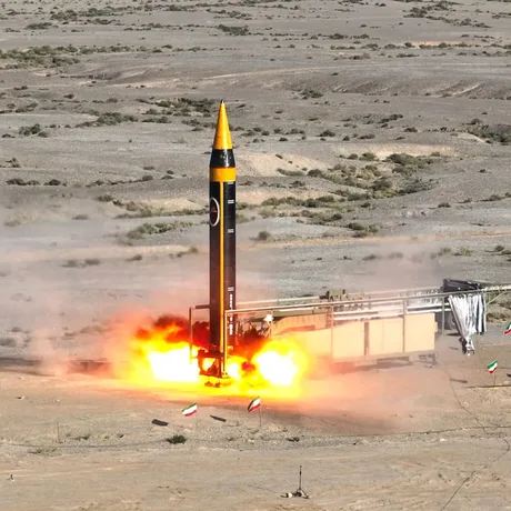 Rachetă balistică lansată în timpul unui atac militar în regiunea Golfului.