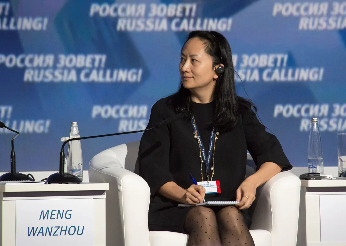 Meng Wanzhou discutând despre strategia Huawei la un eveniment internațional.