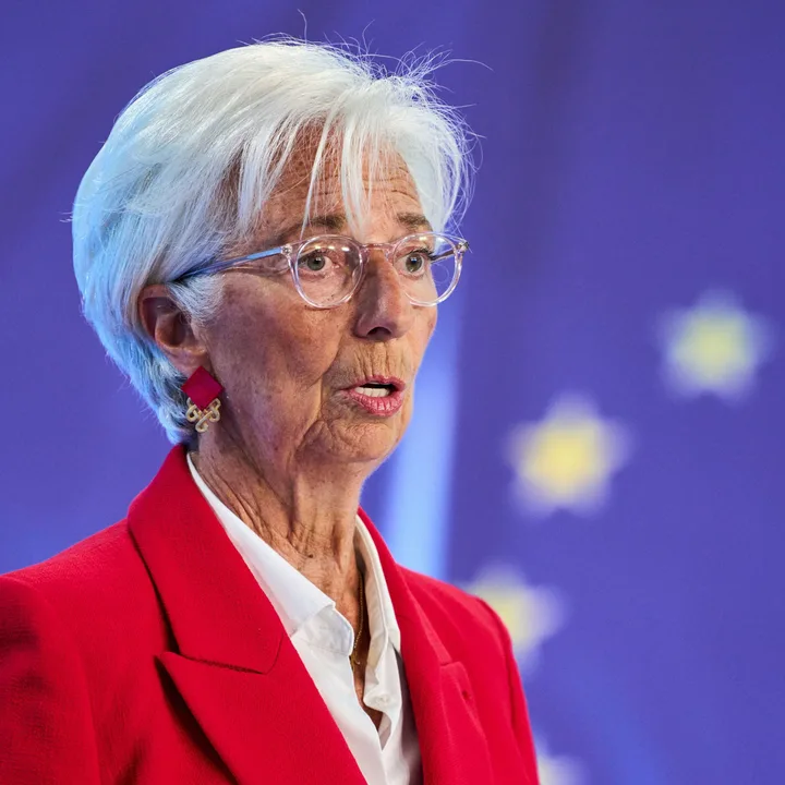 Christine Lagarde discută despre impactul taxelor comerciale asupra economiei globale.