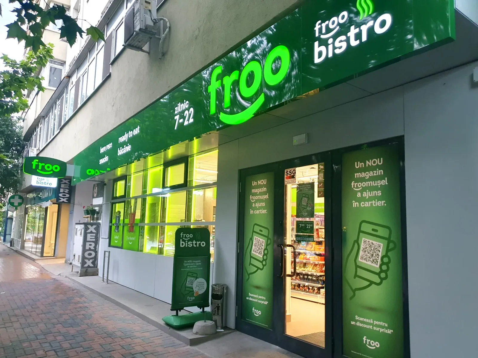 Magazin Froo cu servicii digitale integrate și oferte variate pentru clienți.