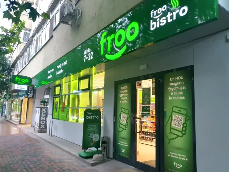 Magazin Froo cu servicii digitale integrate și oferte variate pentru clienți.