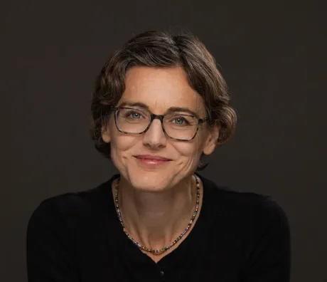 Sally O'Malley discută despre inovațiile în securitatea IT.