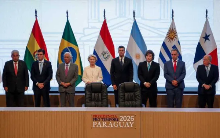 Lideri europeni și sud-americani la semnarea acordului comercial UE-Mercosur.