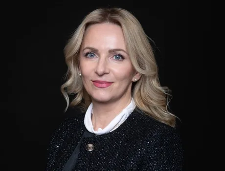 Andreea Mihnea, noul vicepreședinte People la eMAG, cu un zâmbet încrezător.