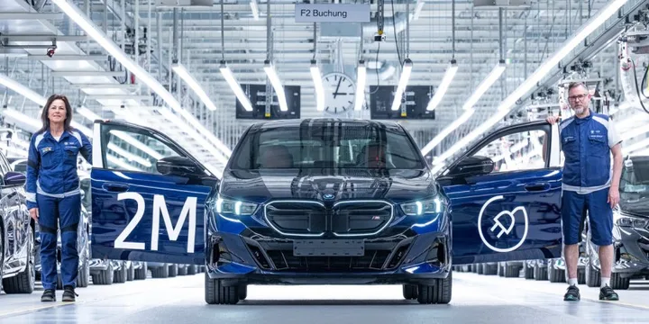 BMW i5 M60 xDrive, simbol al tranziției electrice la Dingolfing.