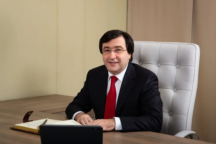 Cristian Erbașu discută despre impactul crizei carburantului asupra construcțiilor.