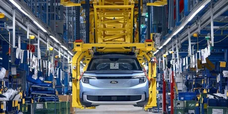 Uzina din Valencia, loc de producție pentru vehicule electrice Ford și Geely.