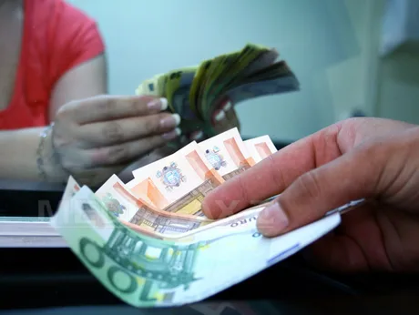 curs valutar, cerere euro, spread valutar - copertă