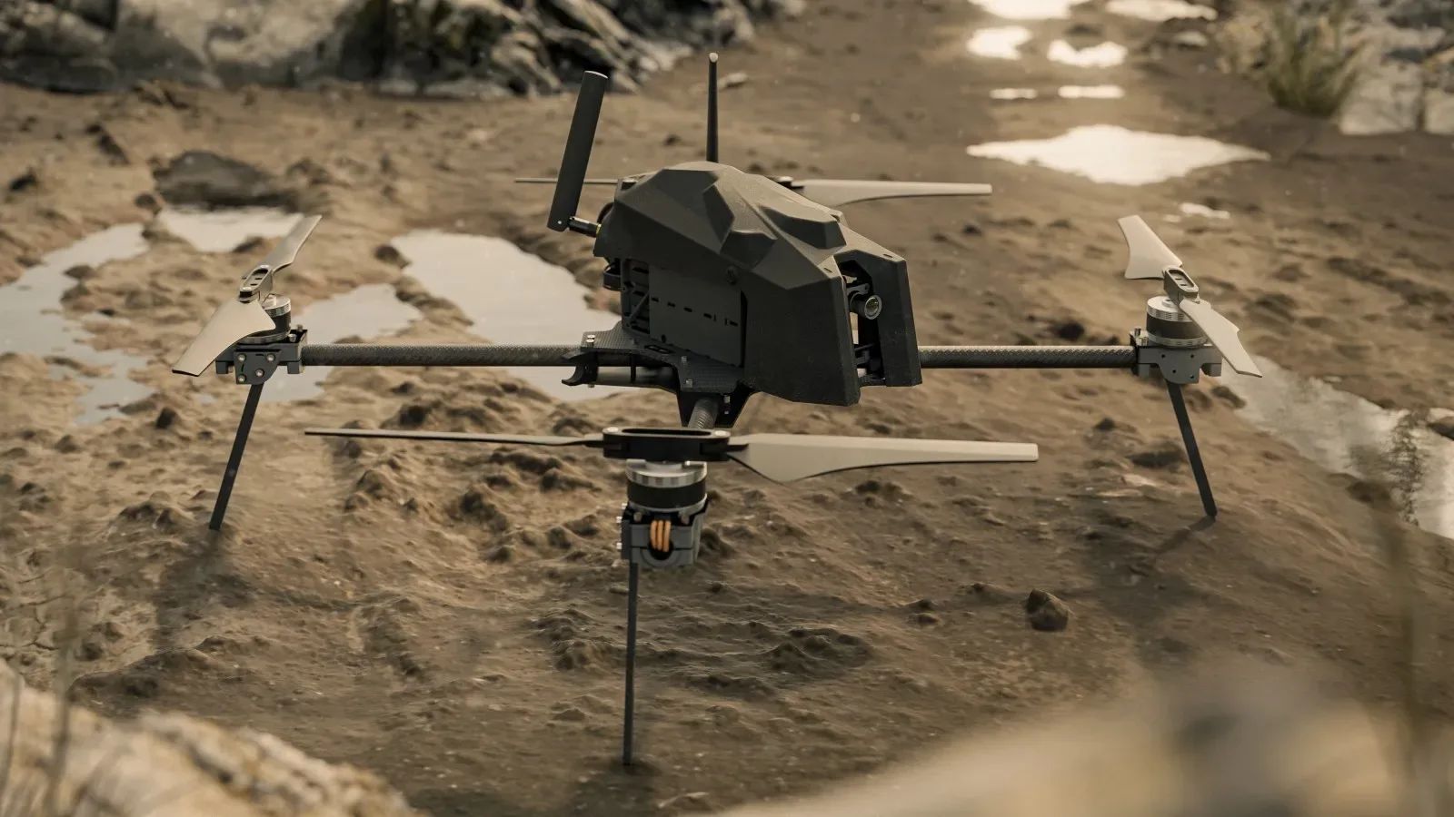 Dronă militară pe un teren accidentat, pregătită pentru teste.