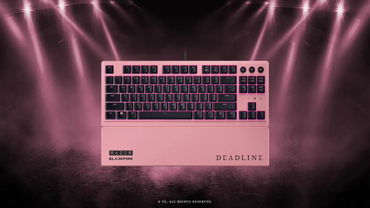 Tastatură RGB roz cu design elegant BLACKPINK.