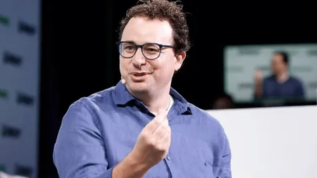 Discuții despre securitatea cibernetică și riscurile inteligenței artificiale.